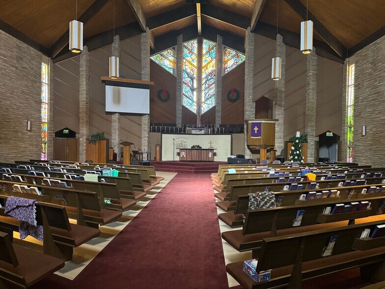 More Photos Of 10100 Ridgeview Dr, The Village Specialty For Sale