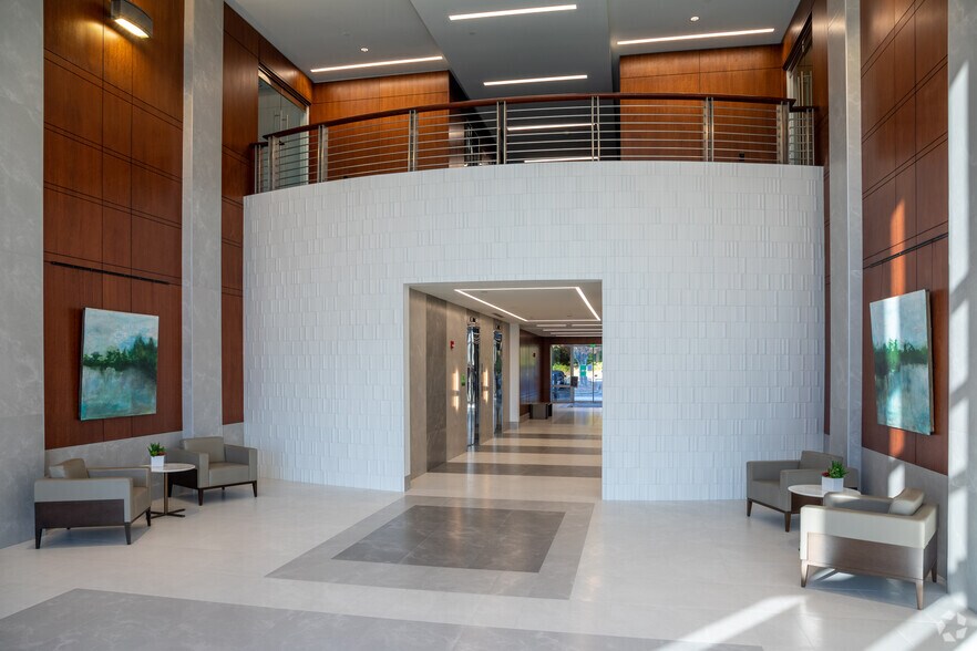 More Photos Of 800 Crescent Centre Dr, Franklin Unknown For Lease