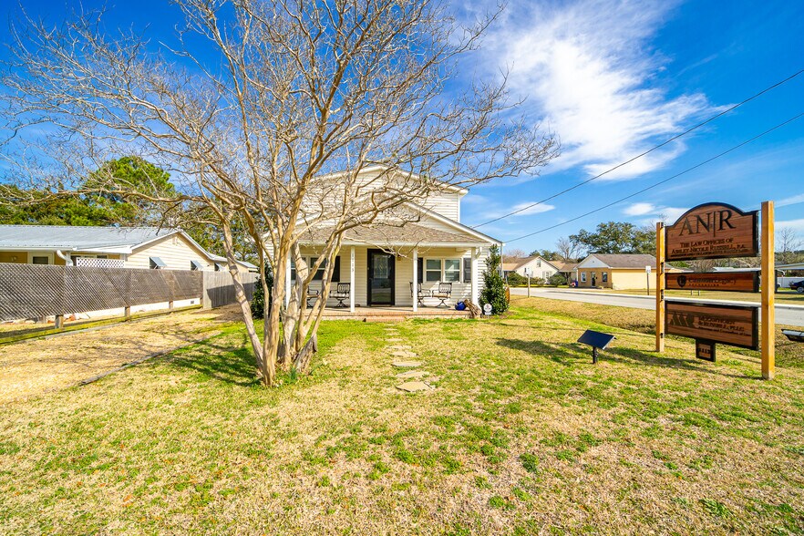 More Photos Of 1113 Lennoxville Rd, Beaufort Loft Creative Space For Sale