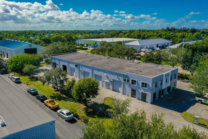 More Photos Of 3130-3160 SE Gran Park Way, Stuart Warehouse For Sale