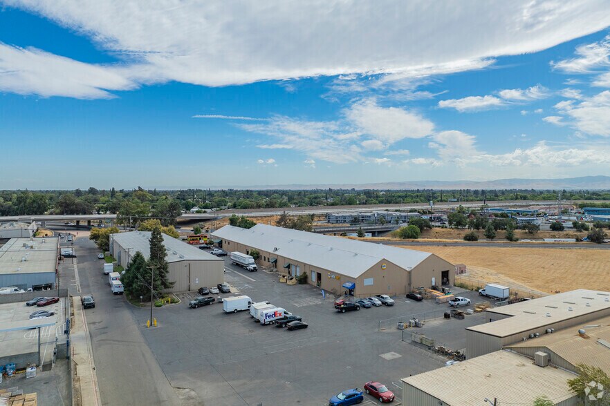 More Photos Of 615-621 Kansas Ave, Modesto Light Distribution For Lease