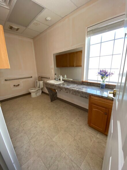 More Photos Of 963 Street Rd, Southampton Medical For Lease