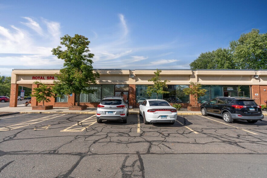 More Photos Of 144 Main St, East Hartford Storefront For Lease