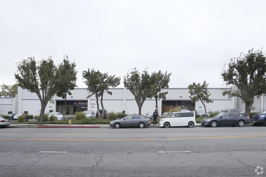 More Photos Of 20844-20860 Plummer St, Chatsworth Manufacturing For Lease