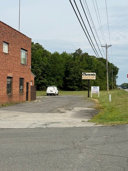 More Photos Of 10615 Crain hwy, Faulkner Auto Repair For Sale