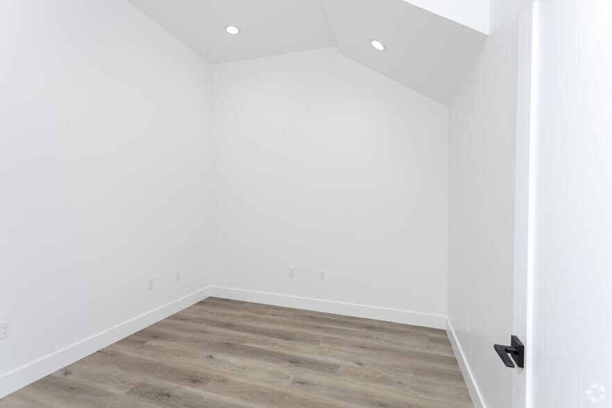 More Photos Of 1564 250 W, Spanish Fork Showroom For Lease
