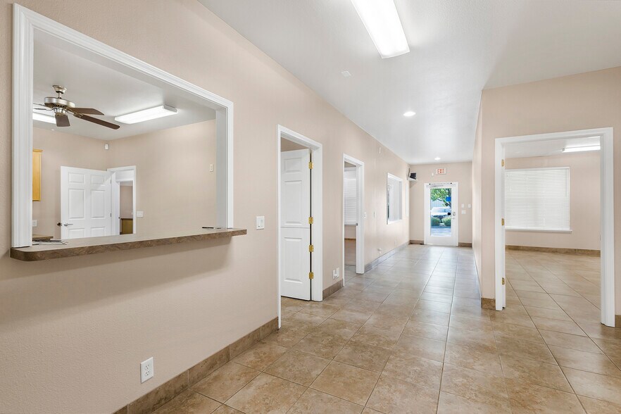 More Photos Of 2289 Ivy St, Chico Flex For Lease