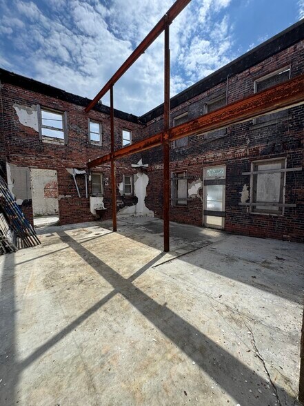 More Photos Of 902 Front St, Georgetown Storefront For Lease