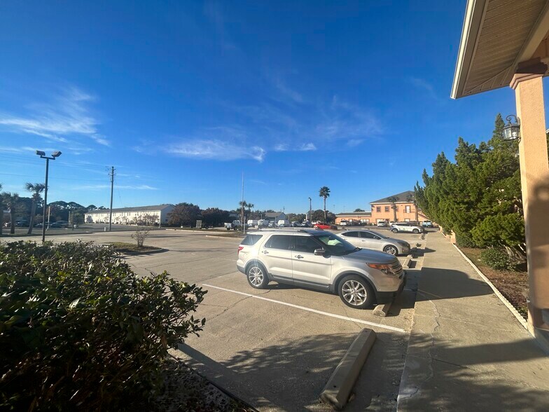 More Photos Of 101 Mattie M Kelly Blvd, Destin Light Distribution For Lease