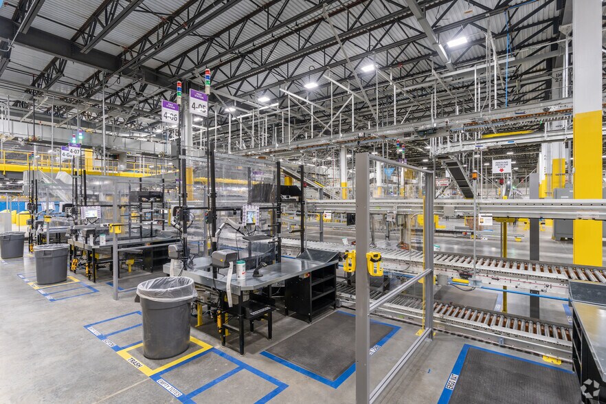 More Photos Of 1025 Boxwood Rd, Wilmington Distribution For Lease