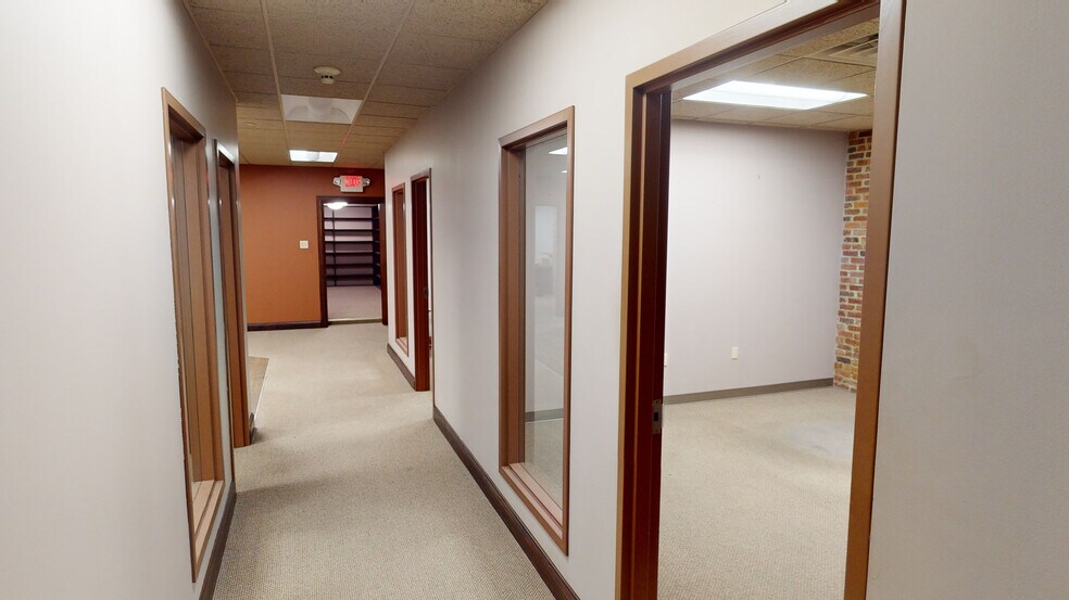More Photos Of 150 E Market St, Indianapolis Office For Lease
