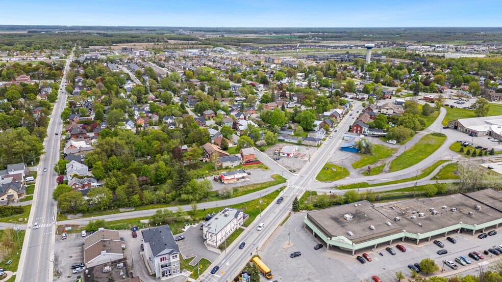 More Photos Of 19 Moore St, Carleton Place General Retail For Sale