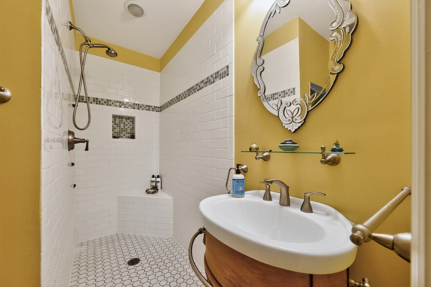 More Photos Of 827 Pinetree Dr, Decatur Apartments For Sale