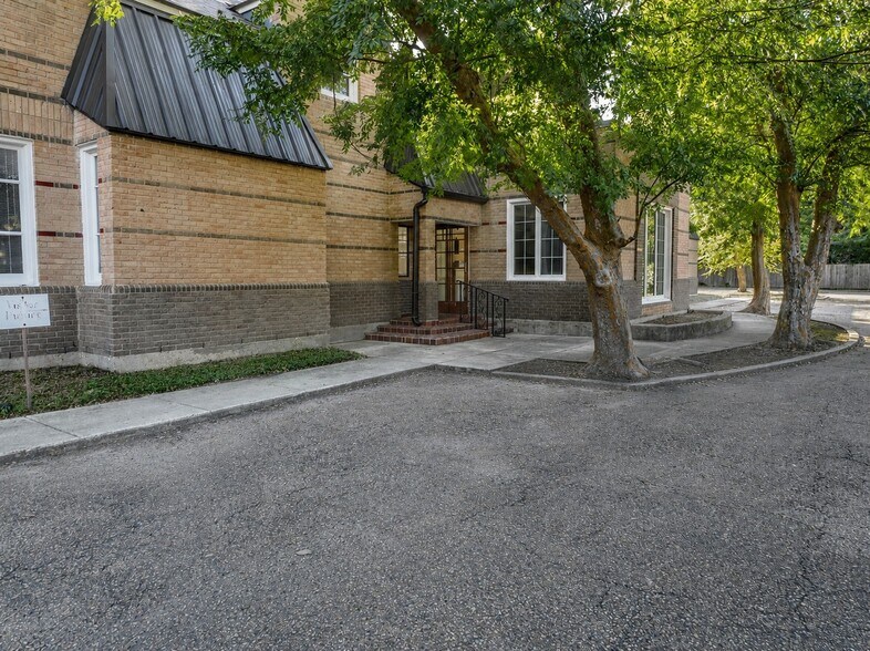 More Photos Of 3112 Jackson St, Alexandria Office For Sale