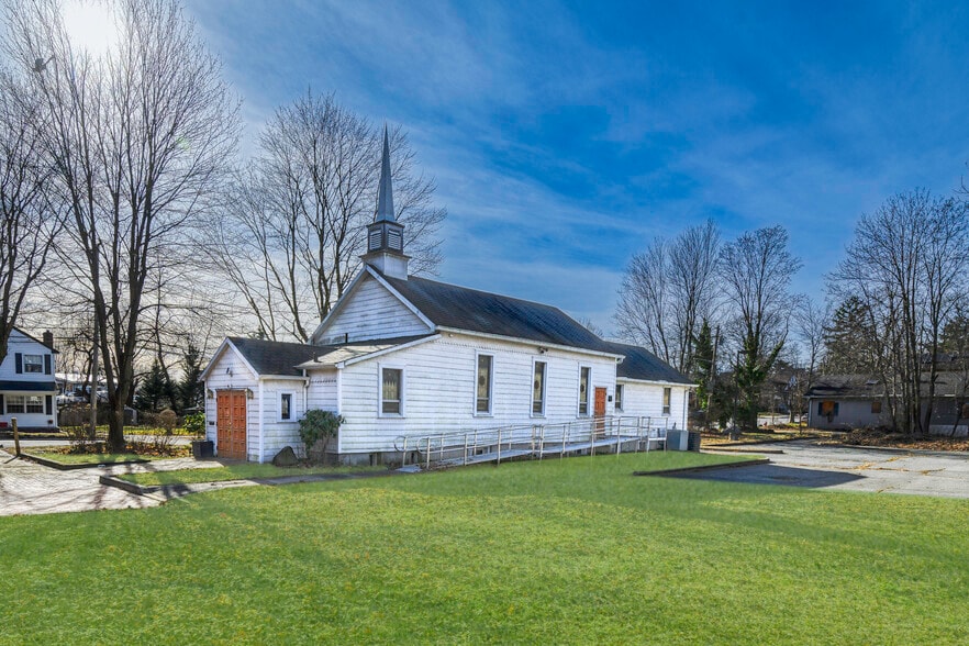 More Photos Of 109 Roslyn Rd, Roslyn Heights Religious Facility For Lease