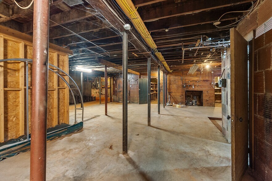 More Photos Of 1123 South St, Fitchburg Restaurant For Sale