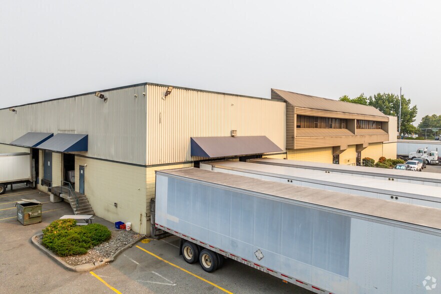 More Photos Of 530-590 Chester Rd, Delta Warehouse For Lease