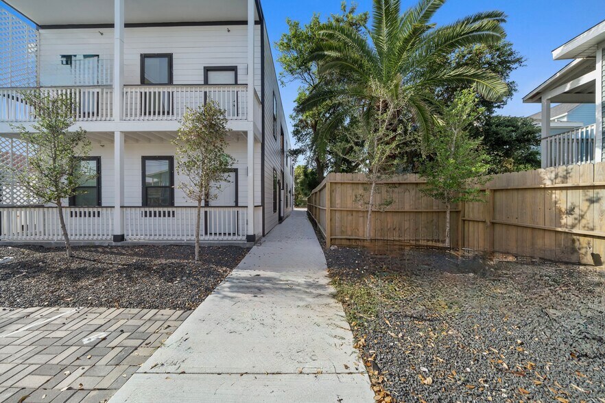 More Photos Of 920 Avenue L, Galveston Apartments For Sale