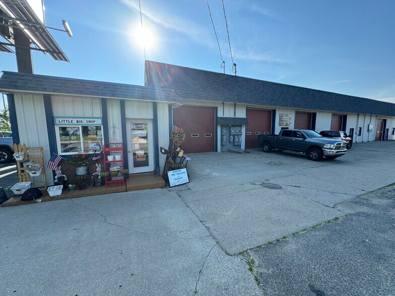 More Photos Of 483 Maple st, Grant Industrial For Lease
