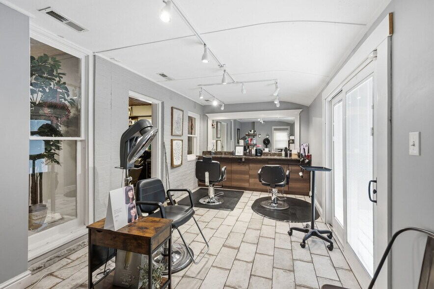 More Photos Of 8862 Cincinnati Dayton Rd, West Chester Office For Sale