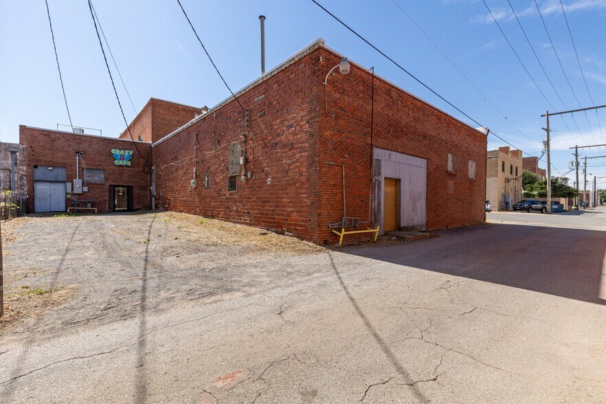 More Photos Of 424 W Chickasha Ave, Chickasha Storefront For Sale