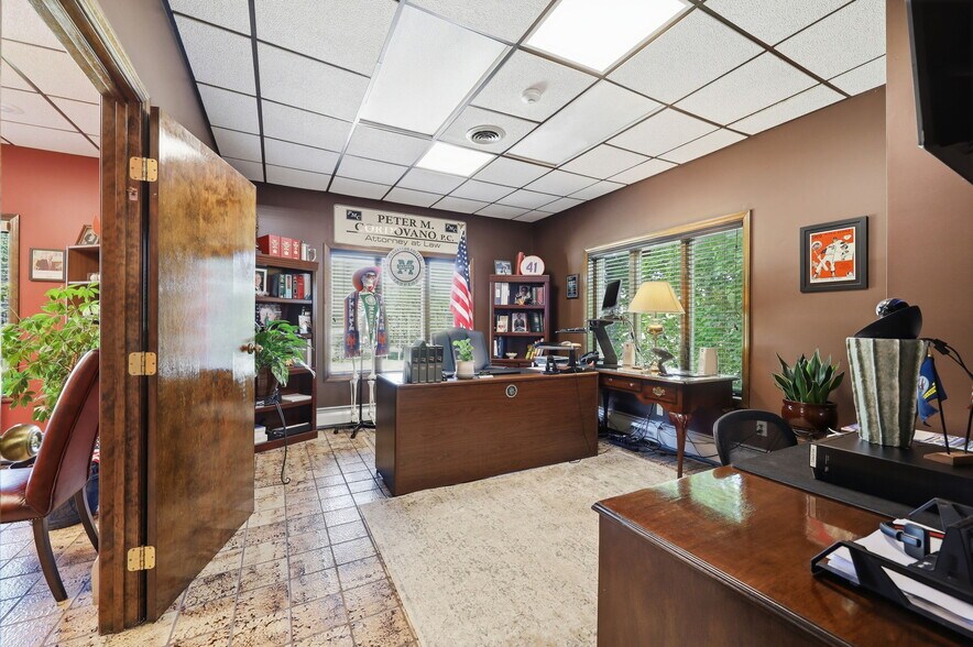 More Photos Of 1 N Roberts Rd, Highland Office For Sale
