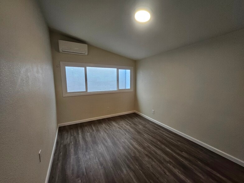 More Photos Of 2815 Southwest Dr, Los Angeles Industrial For Sale