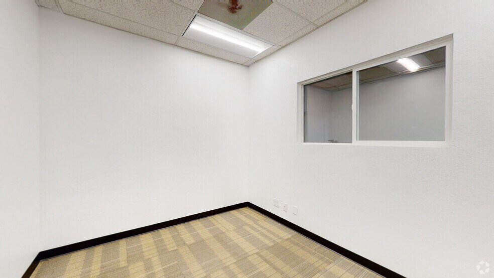 More Photos Of 4901-4911 Central Ave, Richmond Showroom For Lease