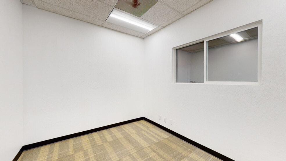 More Photos Of 4901-4911 Central Ave, Richmond Showroom For Lease