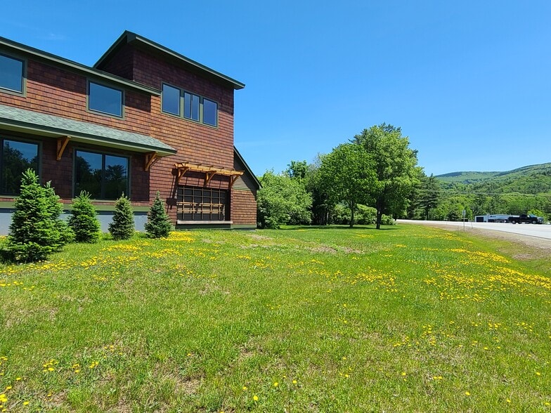 More Photos Of 12 Southmayd St, Campton Freestanding For Sale