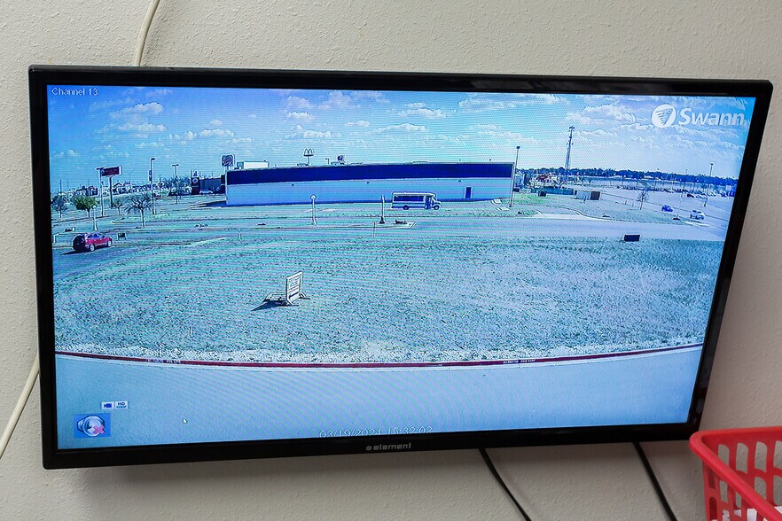 More Photos Of 1140 Kermit St, Plainview Restaurant For Sale