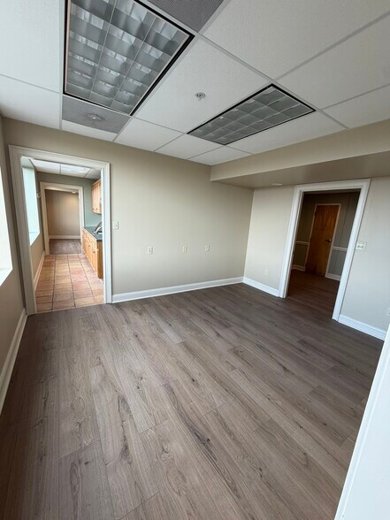 More Photos Of 327 Main St, Greenwood Office For Lease