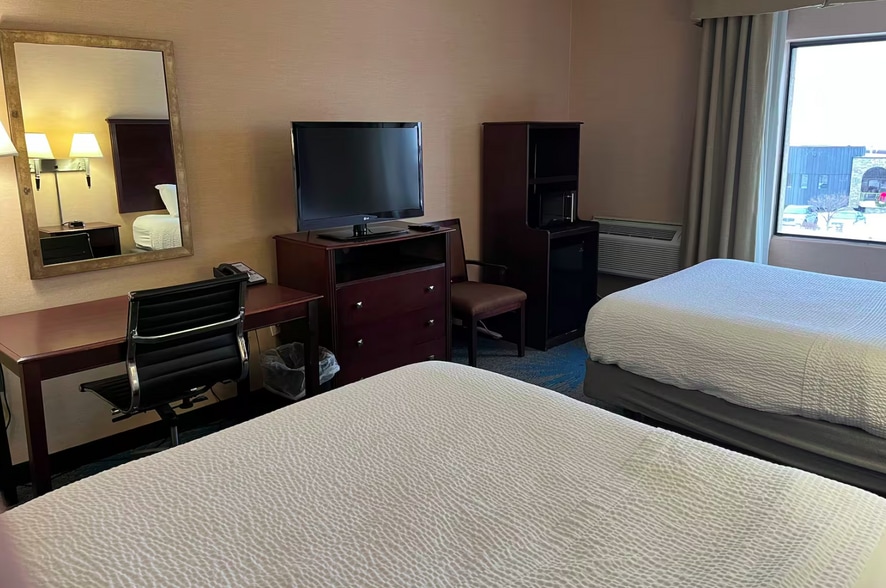 More Photos Of 2211 London Rd, Duluth Hotel For Sale