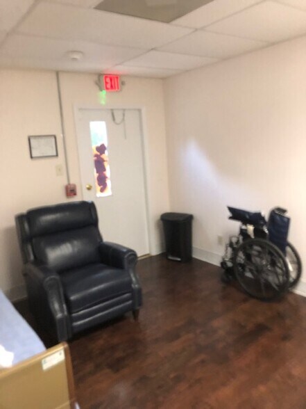 More Photos Of 1226 S Main St, Emporia Freestanding For Sale
