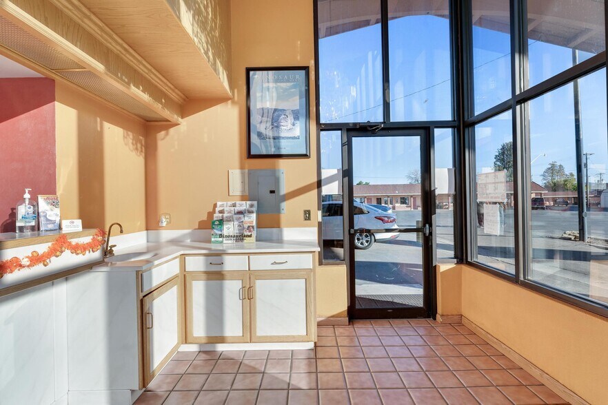 More Photos Of 260 W Main St, Vernal Hotel For Sale