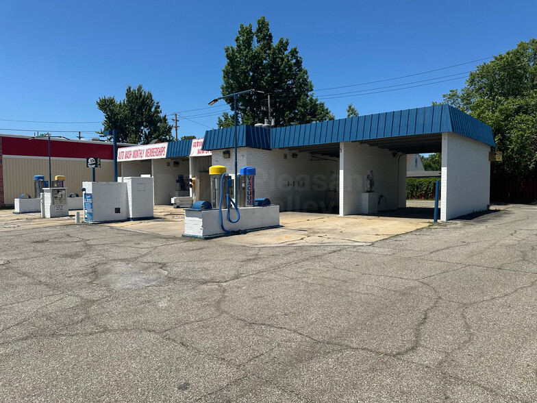 Primary Photo Of 29007 Lake Shore Blvd, Willowick Carwash For Sale