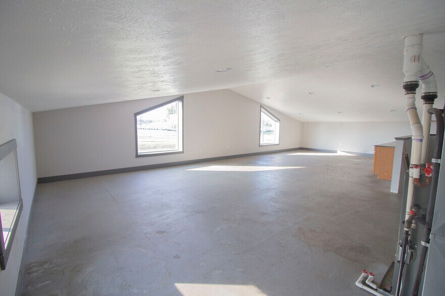 More Photos Of 1171 M-89, Plainwell Auto Repair For Lease
