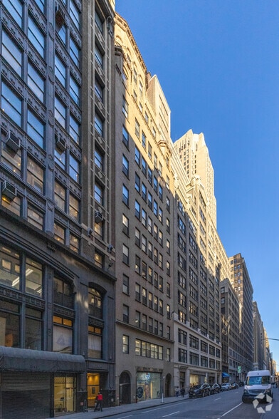 More Photos Of 237 W 37th St, New York Office For Lease