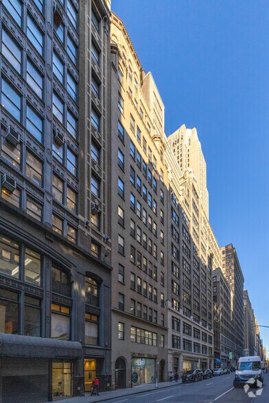 More Photos Of 237 W 37th St, New York Office For Lease