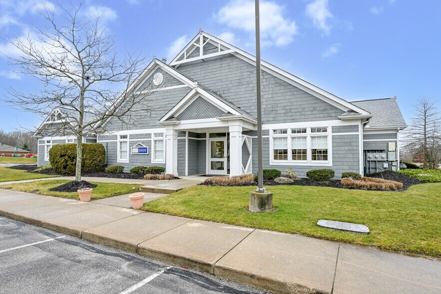 More Photos Of 1305 Corporate Dr, Hudson Medical For Lease