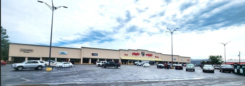 More Photos Of 410-480 W Cherry St, Jesup General Retail For Lease