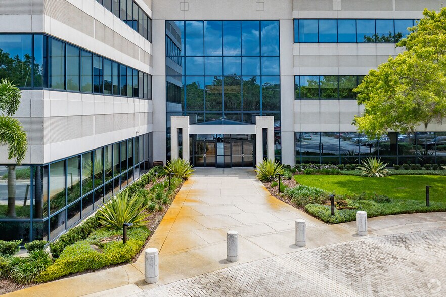 More Photos Of 8800 Grand Oak Cir, Tampa Unknown For Lease