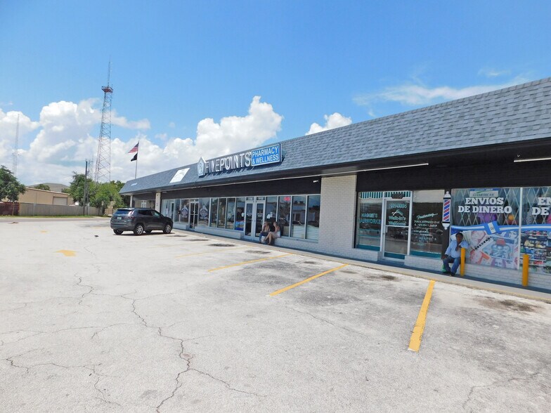 More Photos Of 1102-1114 Lake Dr, Cocoa General Retail For Lease