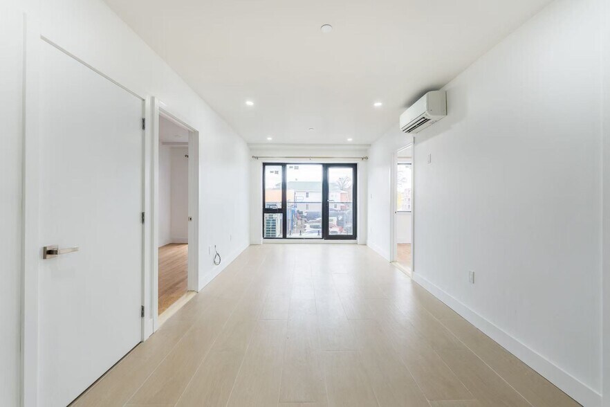 More Photos Of 16502 Sanford Ave, Flushing Apartments For Sale