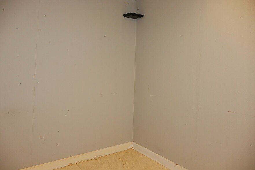 More Photos Of 501 Plaza Dr, Enterprise Storefront Retail Office For Sale