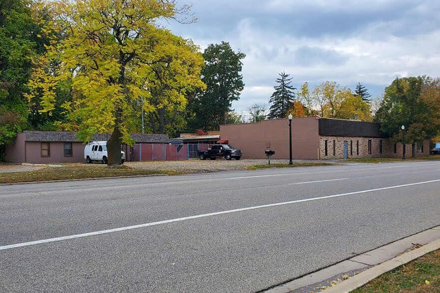 Primary Photo Of 28625 Grand River Ave, Farmington Hills Industrial For Lease