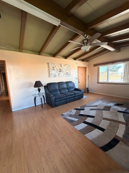 More Photos Of 13519 John Glenn Rd, Apple Valley Office For Lease