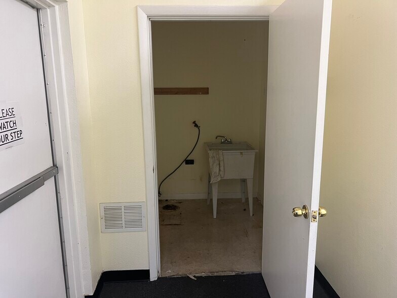 More Photos Of 4740-4780 US Highway 19, New Port Richey Unknown For Lease