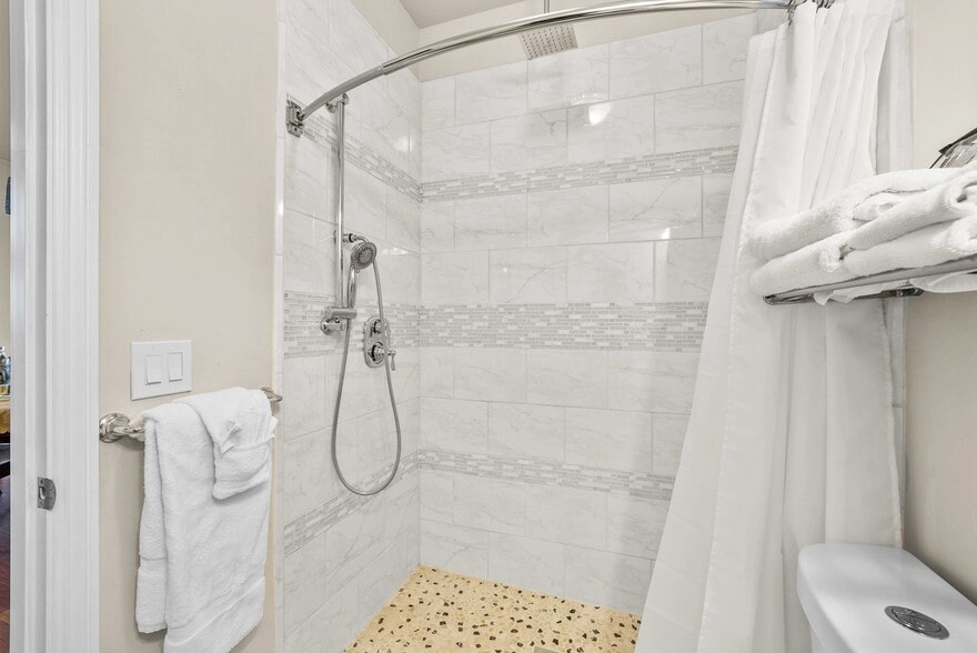 More Photos Of 266 Dolphin Dr, Whitethorn Hotel For Sale