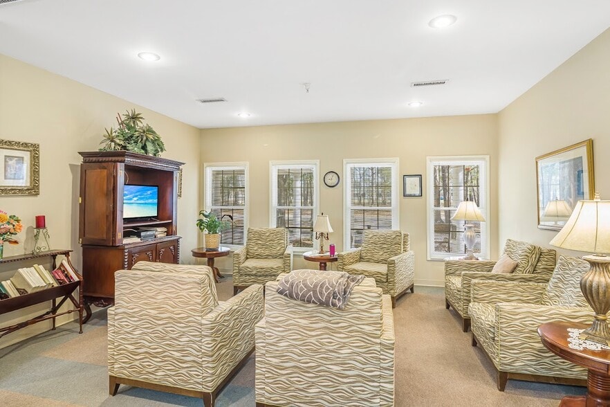 More Photos Of 100 W Lake Professional Park, Geneva Assisted Living For Sale